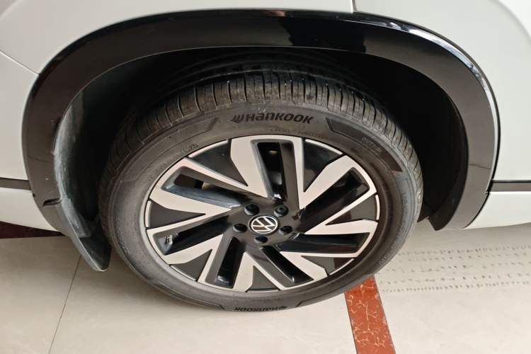 Used Volkswagen Tayron 2023 330TSI Two-Wheel-Drive R-Line High-Energy Version Right Rear Wheel Hub