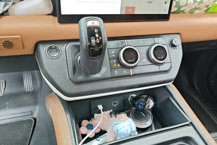 Used Land Rover Defender 2022 110 P400 X-DYNAMIC HSE Gear Lever