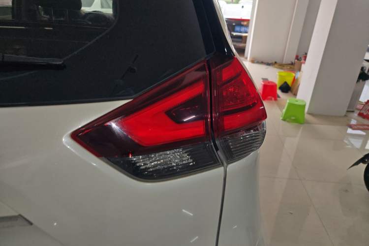 Used Nissan X-Trail 2019 2.0L CVT Smart Connect Comfort Edition 2WD Right Rear Taillight