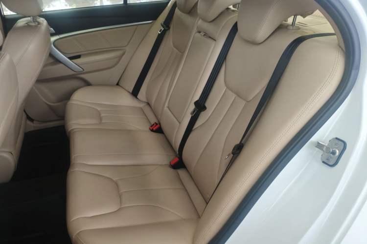 Used Geely Auto Emgrand 2017 Sedan Million Edition 1.5L Manual Luxury Model
