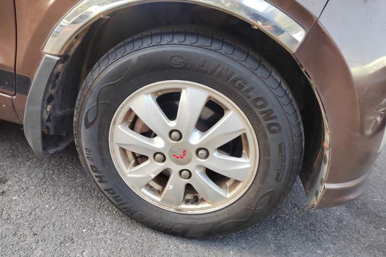 Used Wuling Hongguang 2015 1.5L S Base Model China IV Right Front Wheel Hub