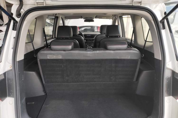 Used CHANGAN KAICHENG Oushang A600 2016 1.5L Manual Luxury 6-Seater Trunk