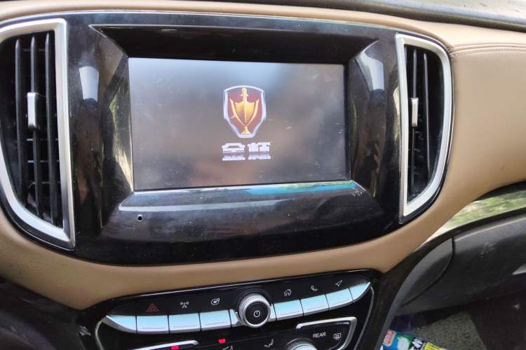 Used Jinbei F50 2017 1.6L Manual Luxury Model Audio And AC Panel