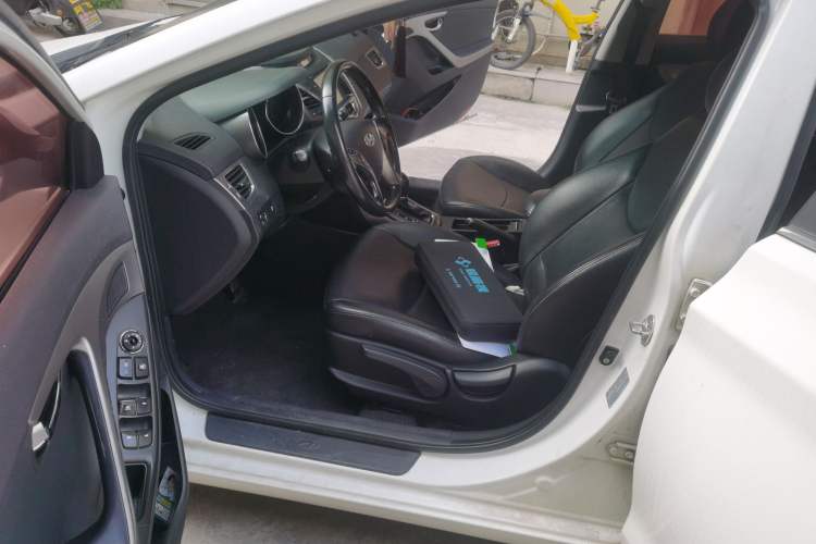 Used Hyundai Elantra (5th Generation / Langdong) 2012 1.6L Automatic Prestige Model
