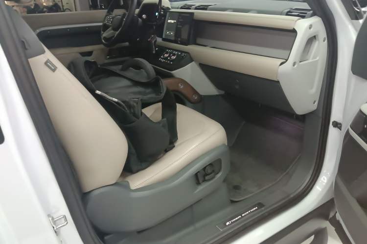 Used Land Rover Defender 2022 90 2.0T P300 Tiger-Power Ambition Edition
