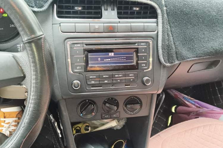 Used Volkswagen Polo 2013 1.4L Automatic Comfort Edition Audio And AC Panel