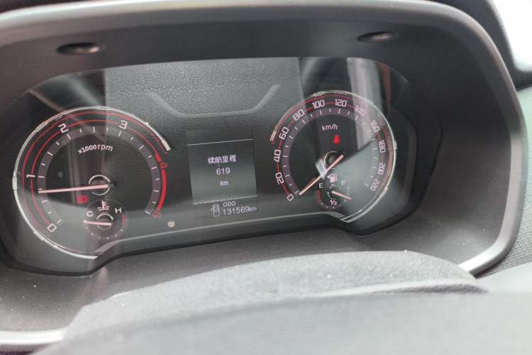 Used SAIC MAXUS T70 2019 2.0T Diesel Manual Two-Wheel Drive Comfort Version with Long Body and High Ground Clearance
