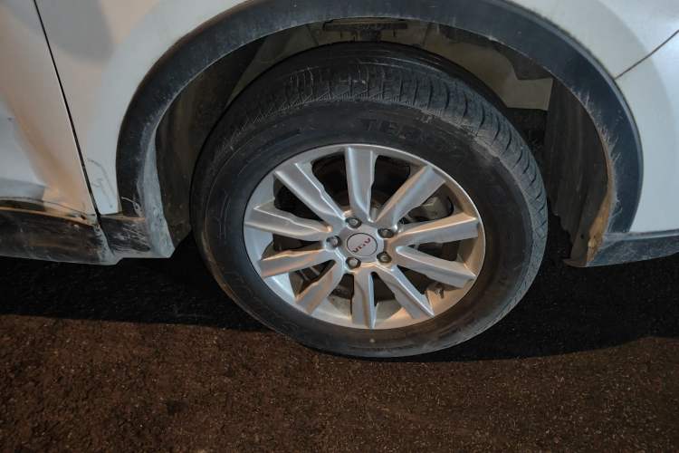 Used Sinotruk VGV U70 2021 1.5T Manual Enjoy Edition 7-Seater Right Front Wheel Hub