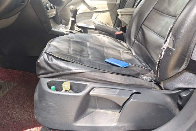 Used Skoda Octavia 2015 Classic Model 1.6L Manual Eado Version Left Front Seat