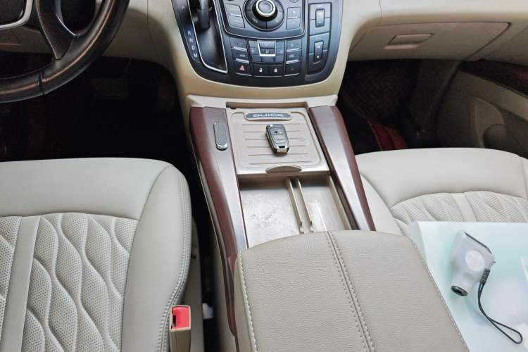 Used Buick GL8 2017 25S Comfort Version China V Standard Gear Lever