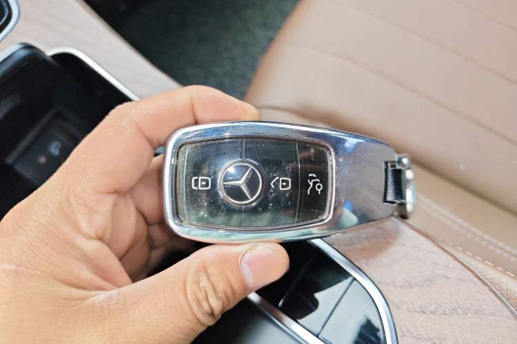 Used Mercedes-Benz E-Class 2023 Updated E 300 L Fashion Edition Interior 1