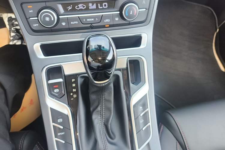 Used Geely Auto Vision S1 2019 Upgraded Model 1.5L CVT Luxury Version

