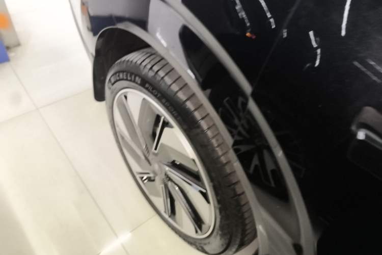 Used Dongfeng eπ eπ008 2025 210 Ultra Range-Extended Version 5 Seats