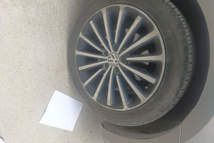 Used Volkswagen Passat 2014 1.8TSI DSG 30th Anniversary Edition Right Front Wheel Hub