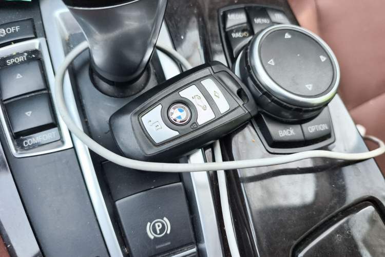 Used BMW 5 Series 2017 528Li Leading Model
