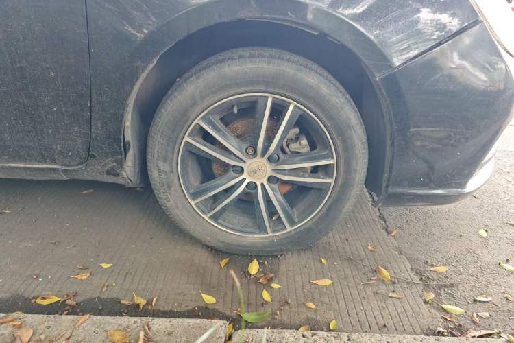 Used BYD Surui 2015 Revised Version 1.5L Manual Luxury Edition Right Front Wheel Hub