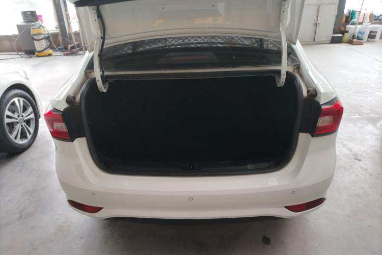 Used Roewe i5 2020 1.5L Automatic 4G Connected Linghao Edition
