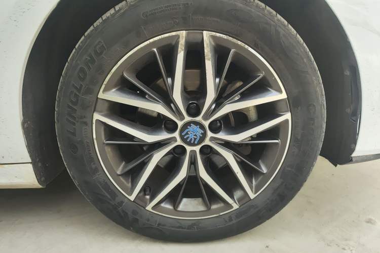 Used BYD Qin Pro New Energy 2018 DM 1.5TI Automatic Smart Connect Enjoyment Model Right Front Wheel Hub