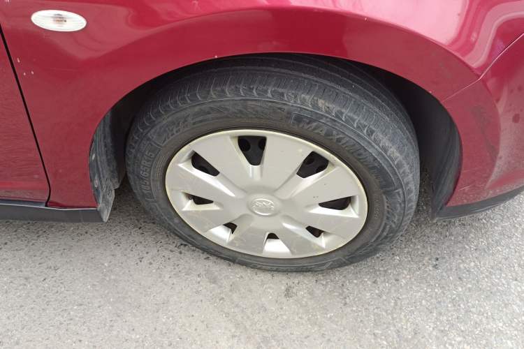 Used Venucia R50 2015 1.6L Automatic Fashion Edition Right Front Wheel Hub