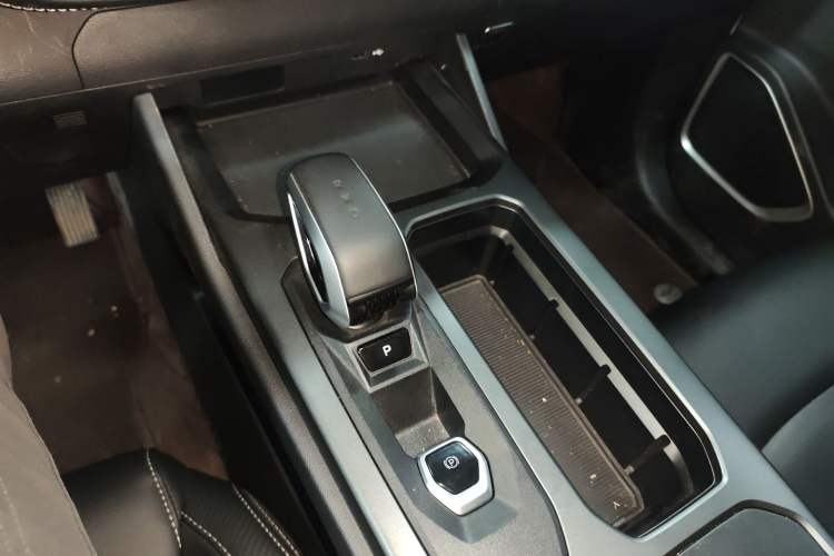 Used Radar King Kong 2025 460 km All-Wheel Drive Long-Box Version – Mighty King Kong Gear Lever