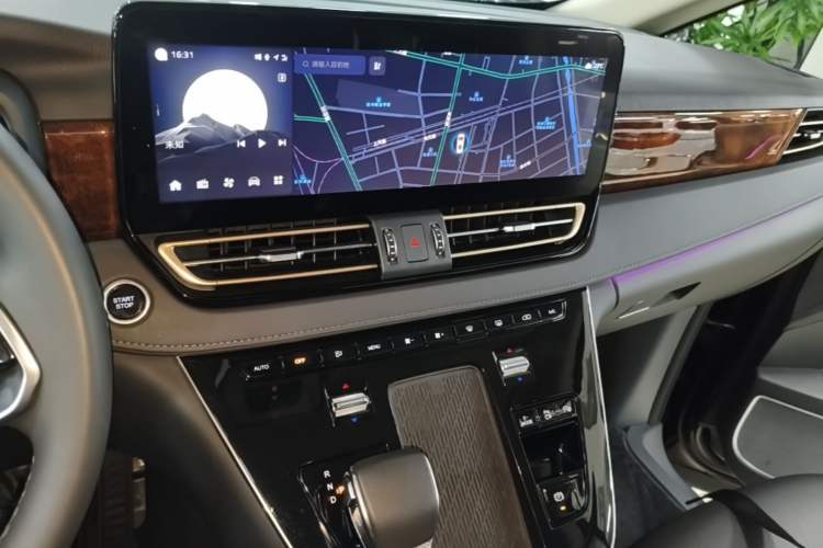 Used Hongqi HQ9 PHEV 2024 2.0T Four-Wheel Drive Luxury Edition Audio And AC Panel