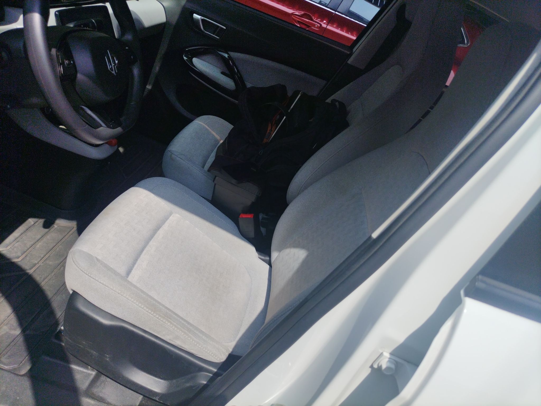 Переднее сиденье в автомобиле