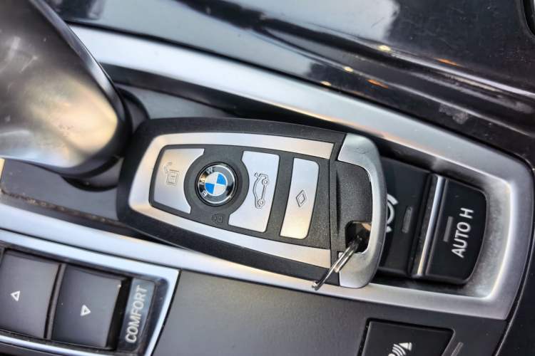 Used BMW 5 Series 2014 520Li Elegant Model
