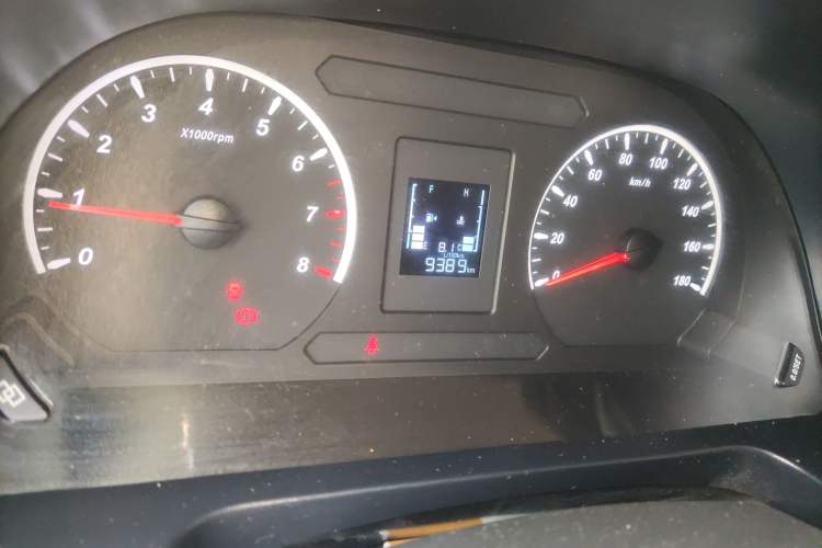 Used FORTHING Lingzhi 2023 M5L 1.6L Base Model 7 Seats Odometer Close Up