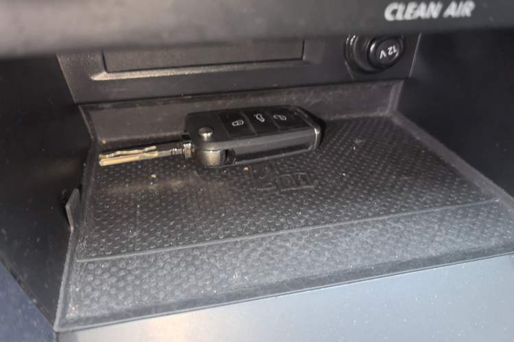 Used Volkswagen Tharu 2023 300TSI Two-Wheel-Drive Crescent Edition
