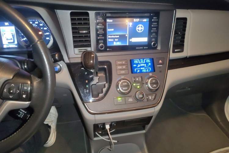 Used Toyota SIENNA 