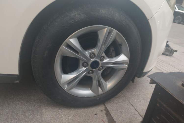 Used Ford Focus 2012 Sedan 1.6L Automatic Fashion Edition