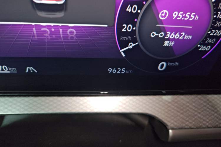 Used Volkswagen Tavendor 2024 380TSI All-Wheel-Drive R-Line Cruise Premium Edition Odometer Close Up