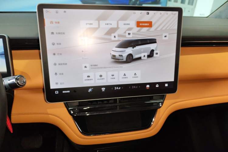 Used Geely Galaxy LEVC L380 2024 140-Degree 8-Seater Four-Wheel Drive Max