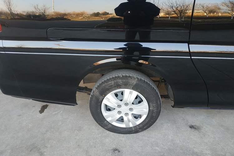 Used FORTHING Lingzhi 2023 M5L 1.6L Base Model 5 Seats
