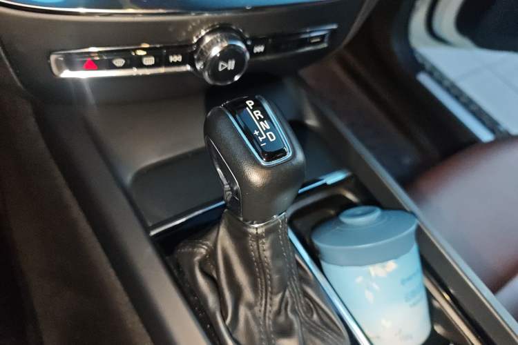 Used Volvo S60 2020 T4 Zhiyi Luxury Edition Gear Lever