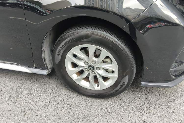 Used Toyota Granvia 2023 2.5L Hybrid Comfort Edition Right Front Wheel Hub
