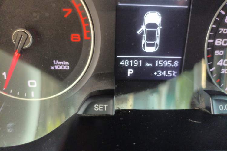 Used Audi A4L 2013 30 TFSI Automatic Comfort Model Odometer Close Up