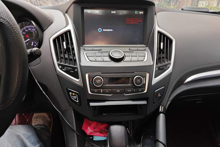 Used Dongfeng Aeolus AX7 2016 2.0L Automatic Zhiyi Trim