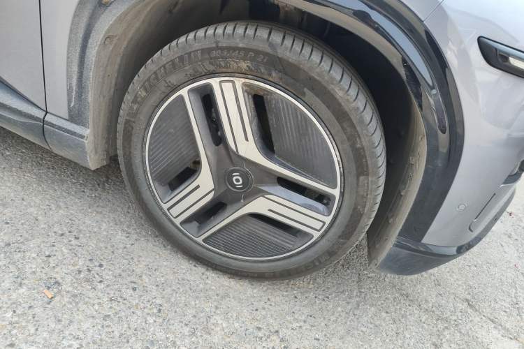 Used CHANGAN NEVO E07 2026 Model Pure Electric Four-Wheel Drive 90kWh Dacheng Edition Right Front Wheel Hub