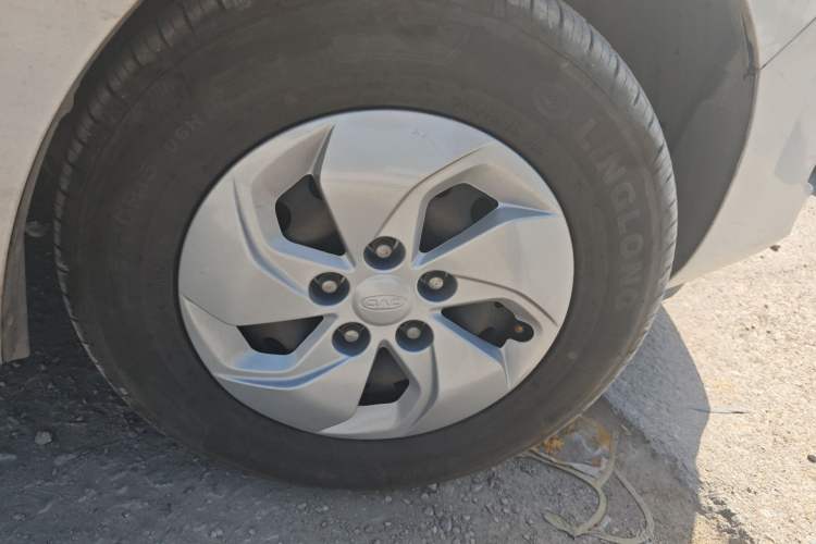 Used JAC Refine M4 2017 2.0T Manual Comfort Version
