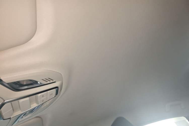 Used Wuling E5 2024 510 km Standard Version Headliner