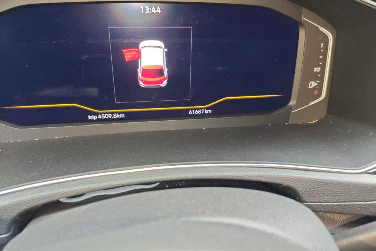 Used Volkswagen T-ROC 2022 280TSI DSG Two-Wheel Drive Elite PLUS Odometer Close Up