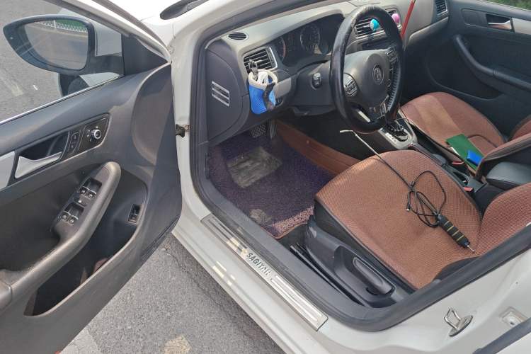 Used Volkswagen Sagitar 2012 1.4TSI Automatic Luxury Edition Driver Seat