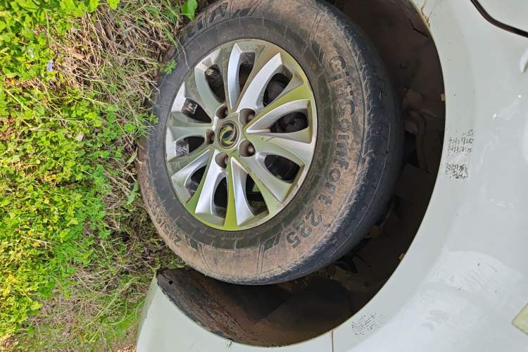 Used FORTHING Lingzhi 2018 M5L 1.6L 7-Seater Luxury Model Right Front Wheel Hub