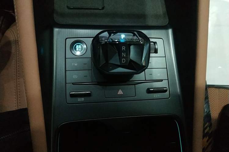 Used BYD Song L EV 2024 662 km Excellence Version Gear Lever