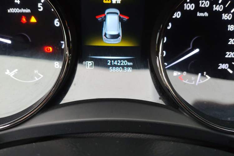 Used Nissan X-Trail 2014 2.0L CVT Comfort Edition 2WD Odometer Close Up