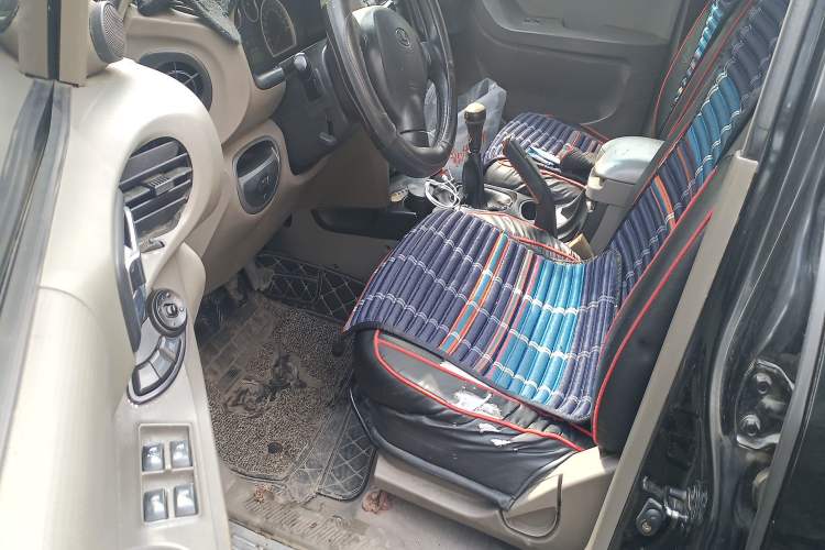 Used Huatai Santa Fe Classic 2012 2.0L Gasoline Manual Two-Wheel Drive with Sunroof Driver Seat