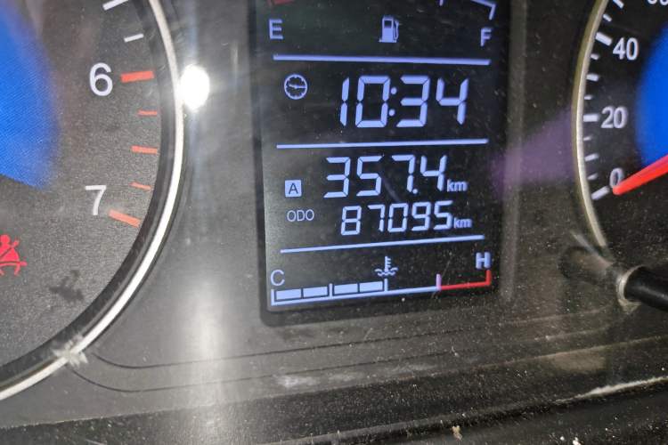 Used Dongfeng Fengon 330 2016 1.5L Manual Enjoyment Model DK15 Odometer Close Up