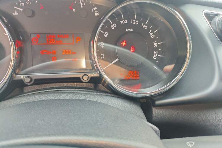 Used Peugeot 3008 2013 1.6THP Automatic Prestige Edition Odometer Close Up