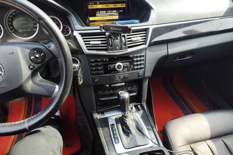 Used Mercedes-Benz E-Class 2010 E 200 CGI Elegant Model Audio And AC Panel